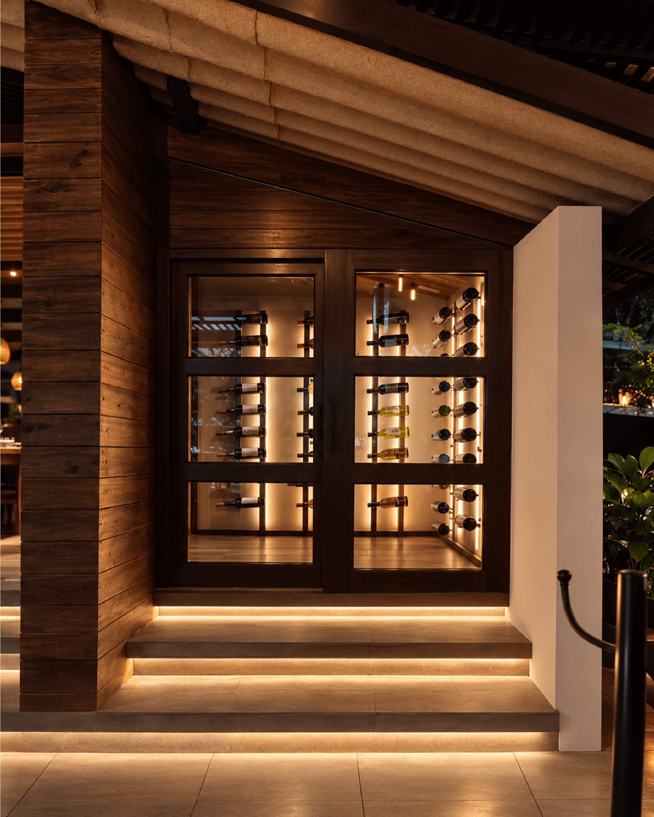 Cava iluminada en el interior de La Pista